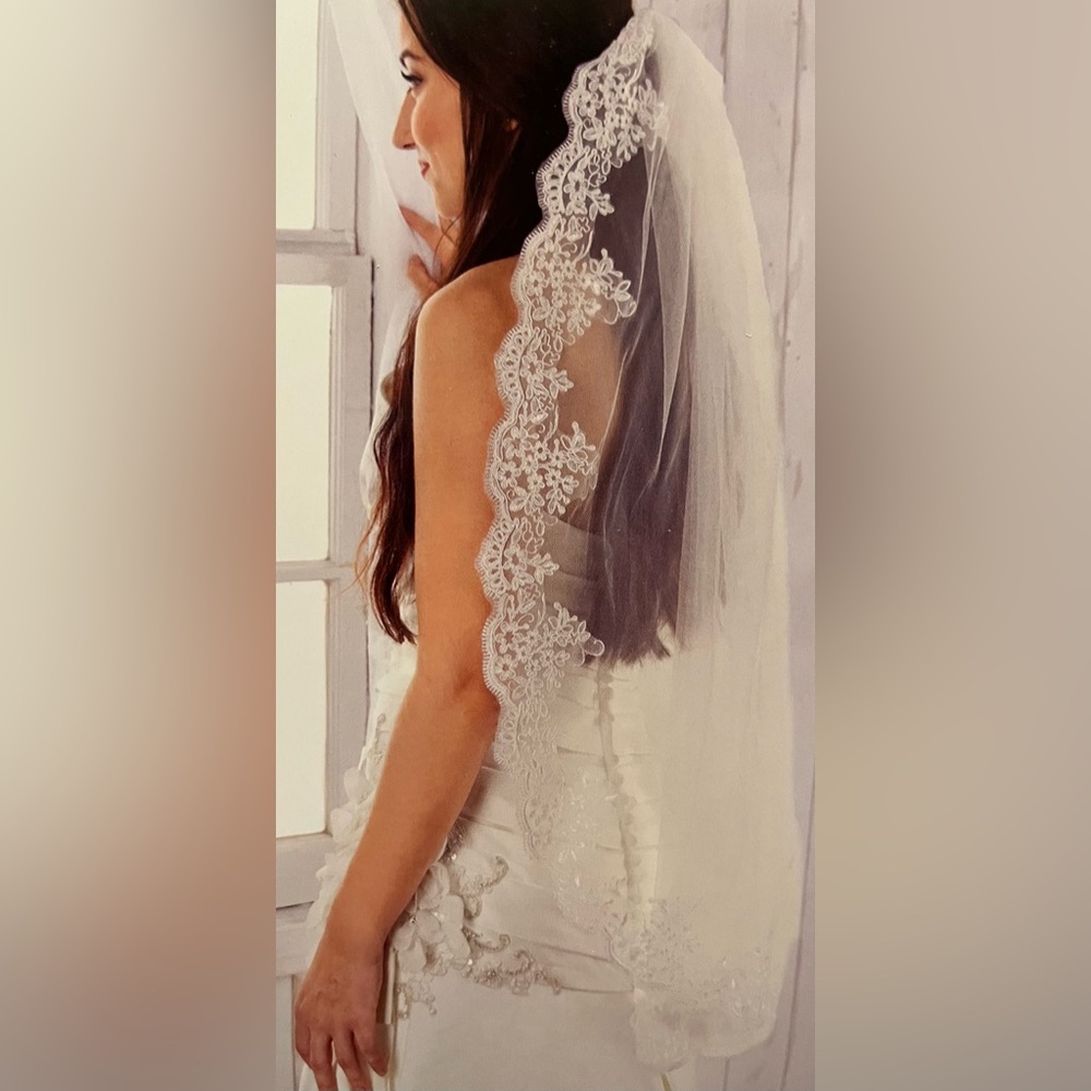 Ivory Lace Veil (Wedding Veil)
